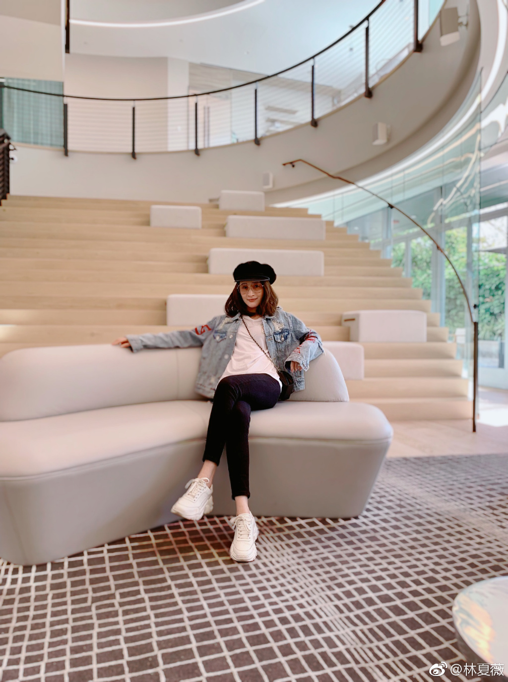 ����ޱ�������ϼ�� ���˹��԰׸�����ͷ��