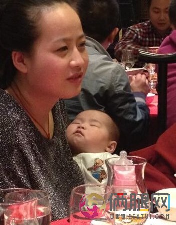 岳云鹏老婆郑敏简历 岳云鹏晒娇妻素颜照片