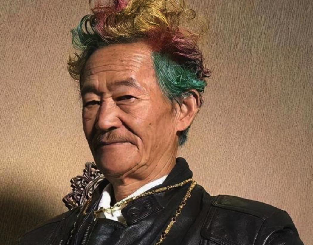 Ӧ����Ϊʲô����ү ��ү�ǹ���һ����Ա��