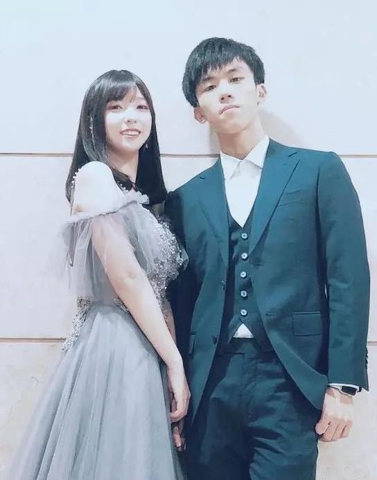 �Ϸ���Ů������˭ �����ƴ�NB����ô����