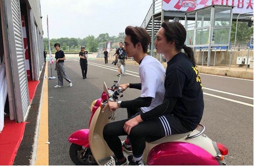 ��������һ�����������ϱ�������һ�� ���˹�ϵ�ܺ���