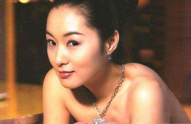 郑家榆是刘德华的前女友吗 她是怎么出道的