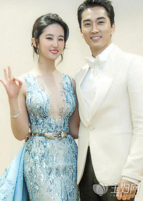 杨采钰和刘亦菲干爹陈金飞同居了 陈金飞和刘亦菲闹僵了吗