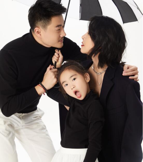 黄小蕾和殷桃长的像对比照 黄小蕾老公刘磊简介