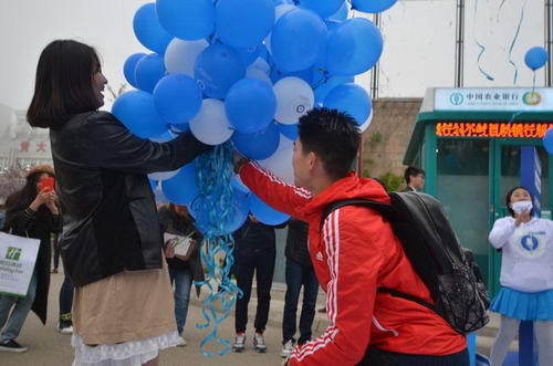 ����һë���׳ɹ� �ൺ��Уĳ������⡰��ڼ���׸硱