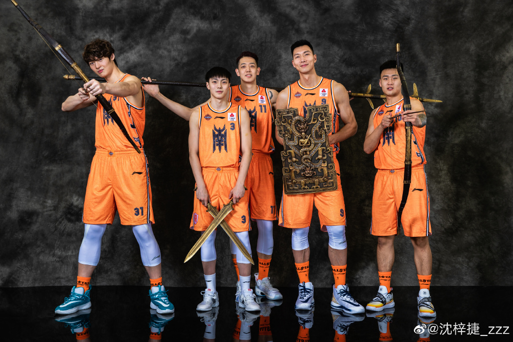 沈梓捷和易建联身高对比图 他女朋友是谁