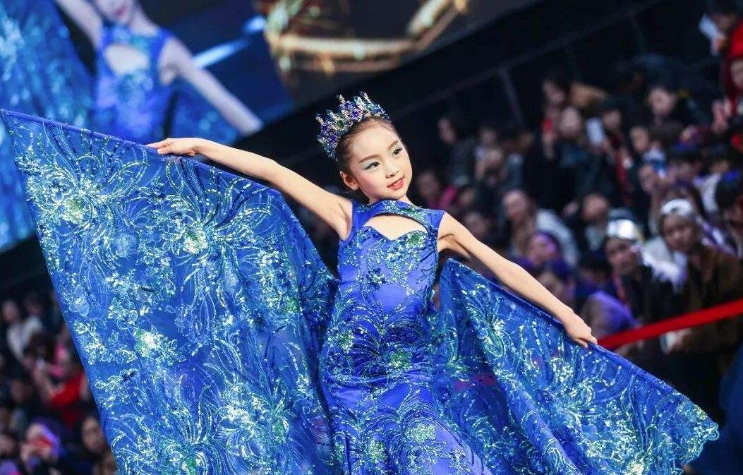 范朵朵和范丞丞的合照有吗 范朵朵是哪一年出生的