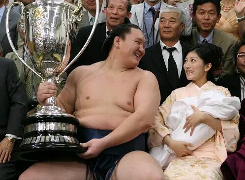 横纲白鹏的老婆纱代子照片 超级大横纲白鹏究竟有多强