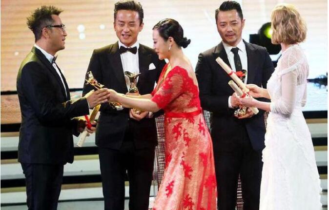 ���ٵ˳���������ͼƬ ���˰佱��һ��������Ƭ