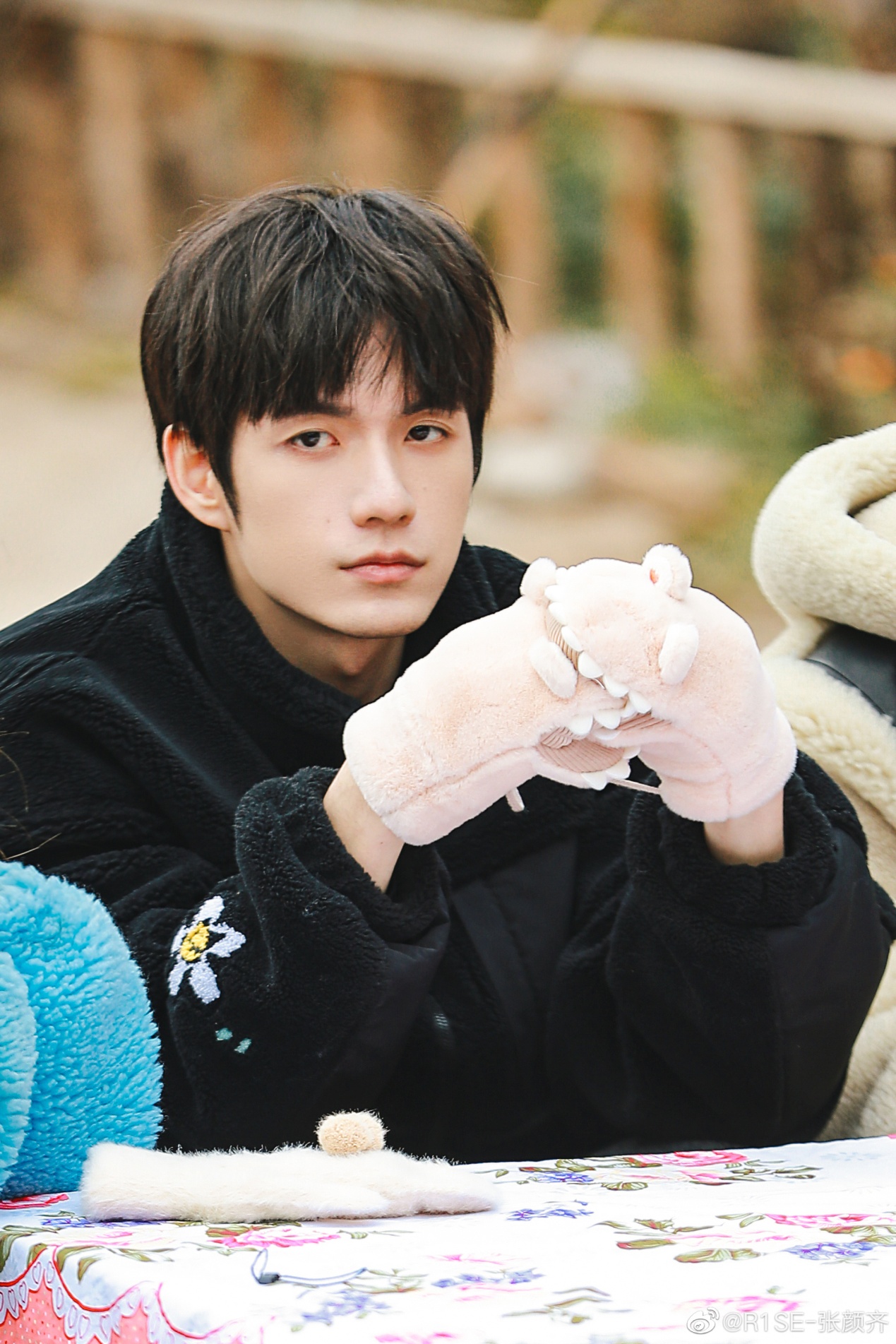 张颜齐母丹恋情介绍 张颜齐哭八个小时是什么梗