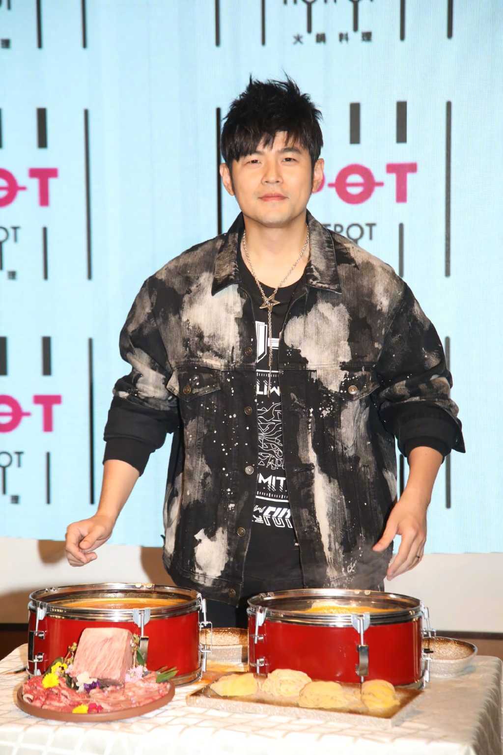 周结巴是谁 周杰伦被粉丝们笑称周结巴