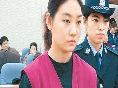 ��Ů���q������������ļٵ� Ф�պ����q��ʲô��ϵ