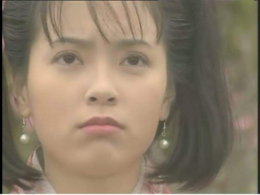 傅明宪年轻时的照片 她的双眼皮是割的做的吗