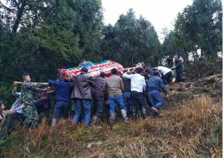 �ײĵ���ɫ�ͳߴ���ʲô���� һ�����ײ���ʲôľ��