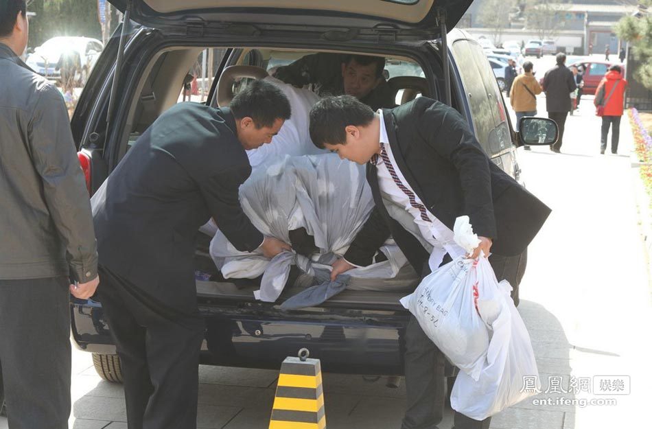 �׾��ǰױ�ɽ��Ů���� �ܳɺ��׾������ֳ�ͼ