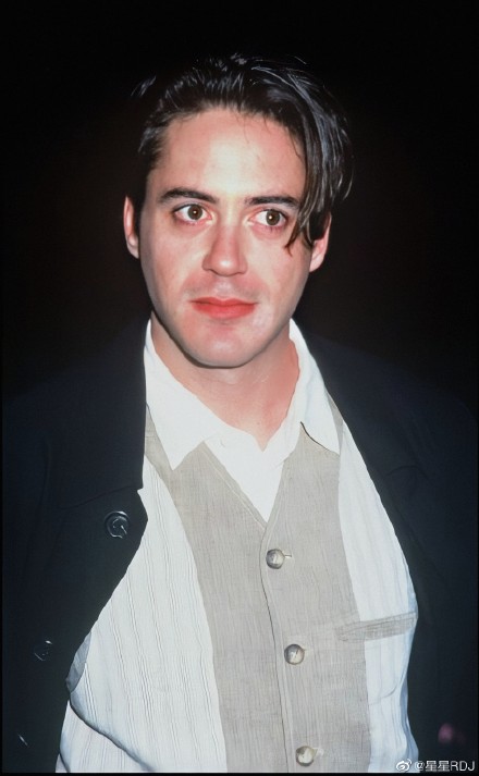 小罗伯特唐尼图片年轻,卡通_大山谷图库