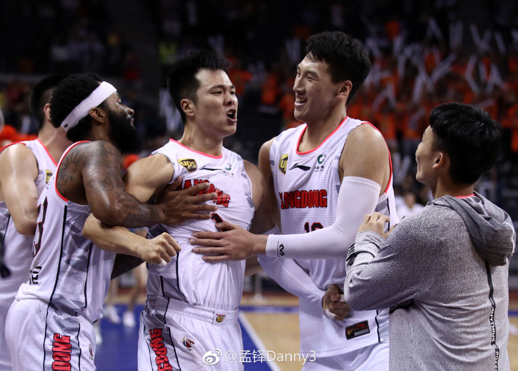 孟铎为什么叫韦德 孟铎和刘子秋不合吗