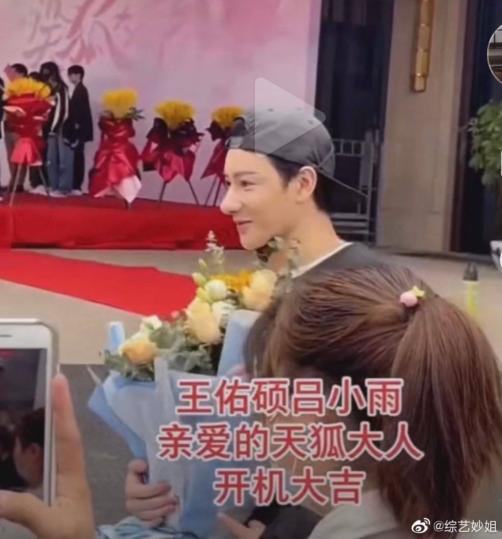 王佑硕整容导致鼻子变形 他是什么经纪公司的