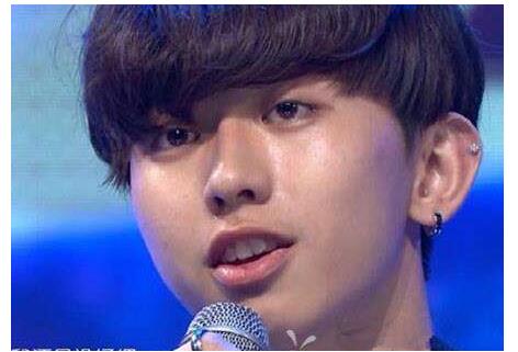 蔡徐坤素颜到底有多丑 蔡徐坤女友是于雨彤吗