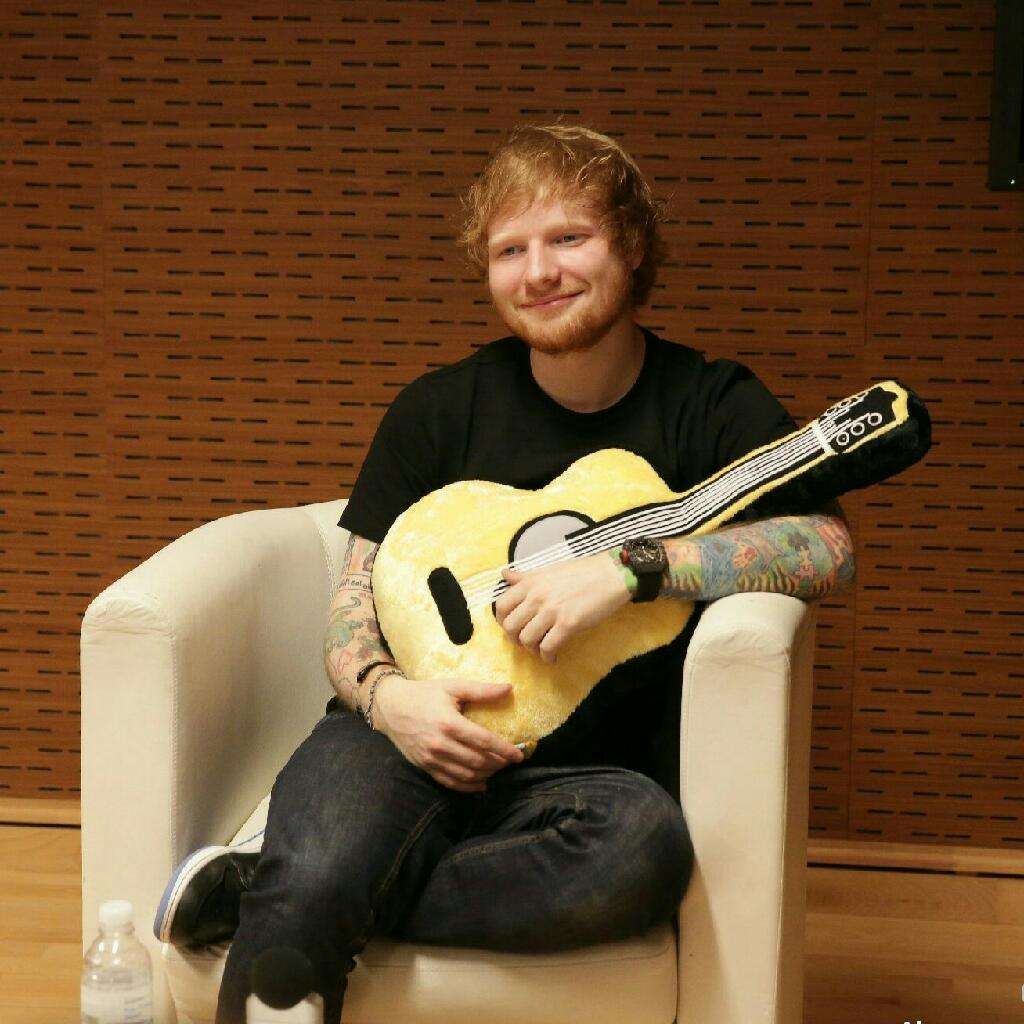 Ed SheeranΪʲô�л��ϰ� ���ϰ��ùù����ʲô��ϵ