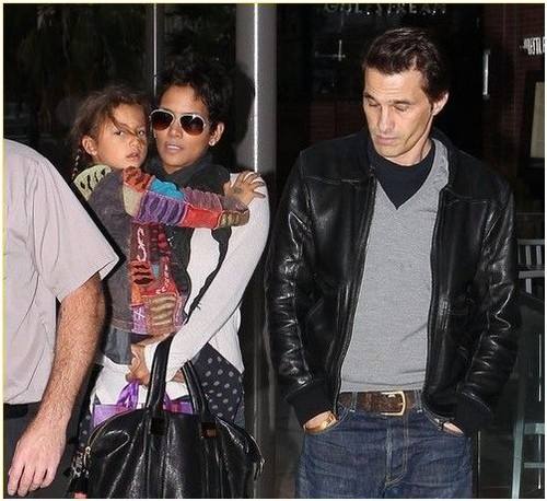 ������007����Ϸ��Ƶ �����������Ϲ���˭