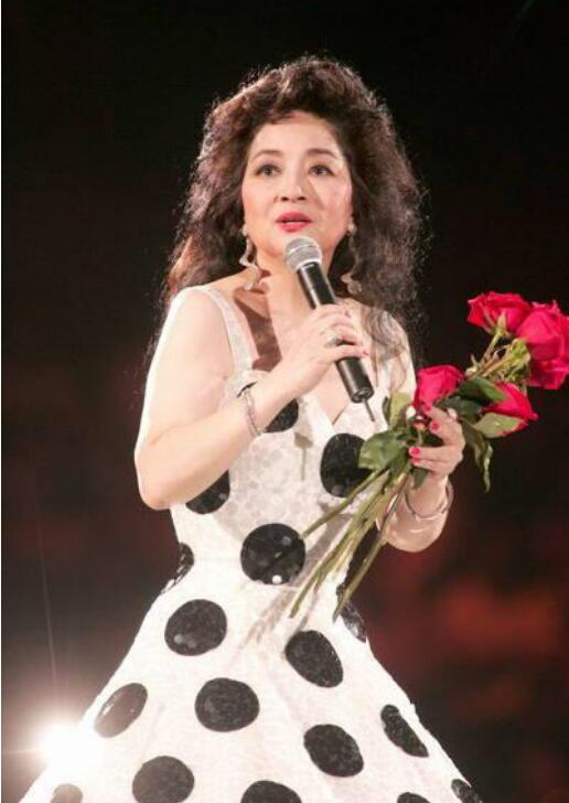 ��С��͵�����ʲô��ϵ ����˭����