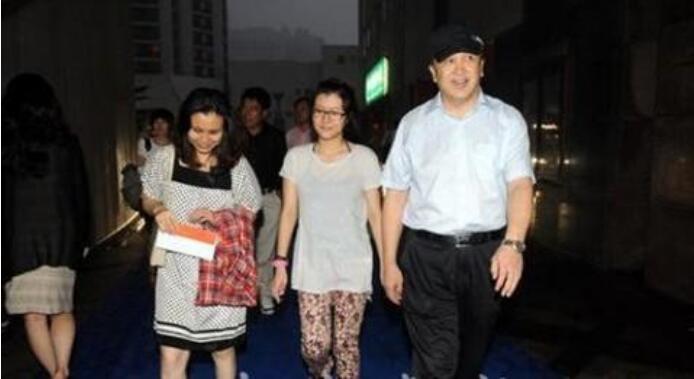 ��С������ʱ����Ƭ ���ͻƺ��Ů���ƶ�����Ƭ