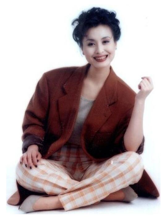 ��С������ʱ����Ƭ ���ͻƺ��Ů���ƶ�����Ƭ