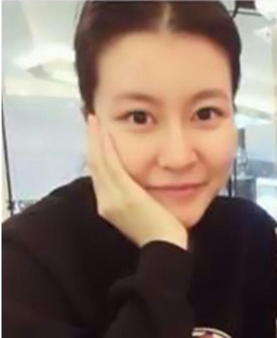 ��С������ʱ����Ƭ ���ͻƺ��Ů���ƶ�����Ƭ