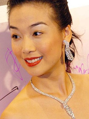 江美仪年轻时候的照片 江美仪的老公吴君祥资料照片