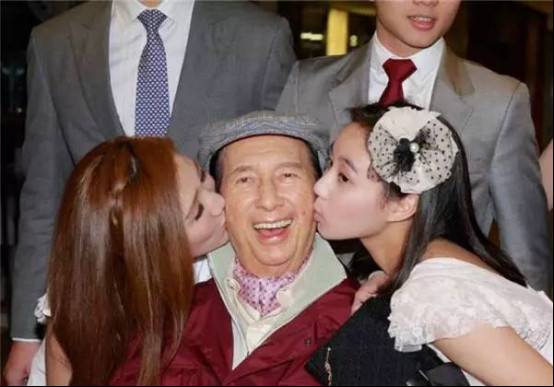 ���ض����ĸ�̫̫����Ǯ �����κ���͸�����������ʱ����Ƭ