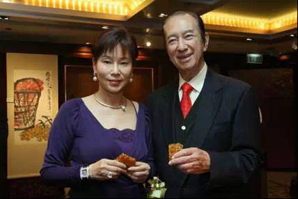 ���ض����ĸ�̫̫����Ǯ �����κ���͸�����������ʱ����Ƭ