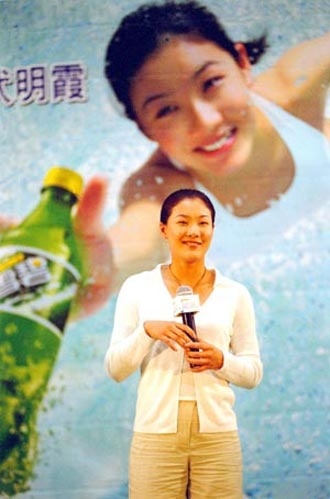 伏明霞近况揭秘 伏明霞梁锦松豪门婚姻也幸福