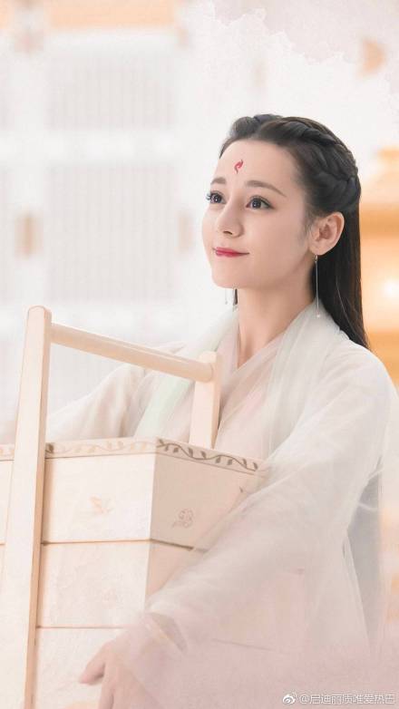 迪丽热巴长得像男人很丑 很多人对迪丽热巴长相欣赏不了