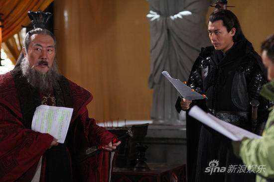 ����¶�ǶŴ���үү�� ����¶�Ͷ�־��ʲô��ϵ