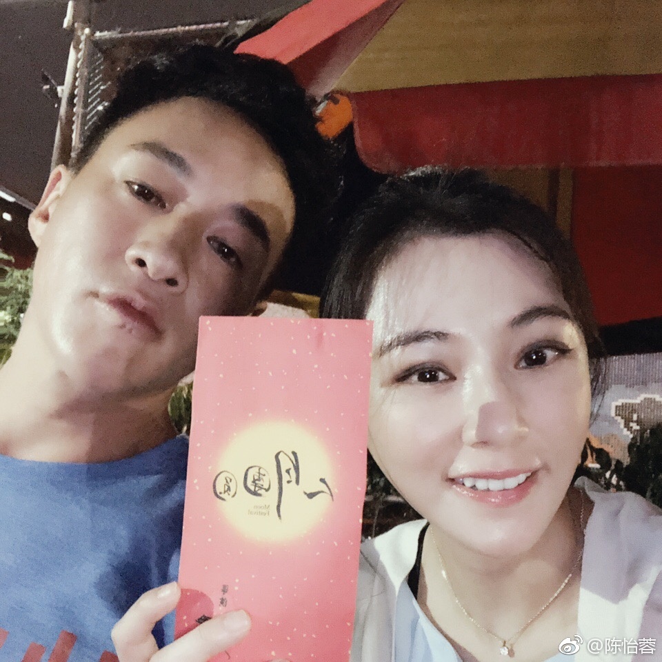 ����������ǰ��Ա���Ƭ �����غ�����ʲô��ϵ