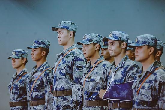 �������Ӻ�������״����������� ������Ů������˭