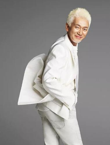 ���úƶ����ձ��ĵ�λ��� ������ͷ�������˺���ǰ�ȱ�����