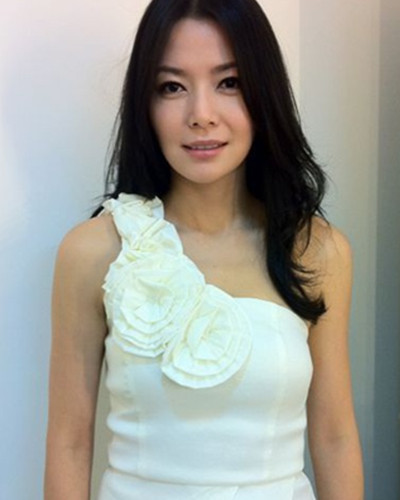 向语洁挺孕肚出席公益活动献爱心 其和老公恩爱惹人羡慕