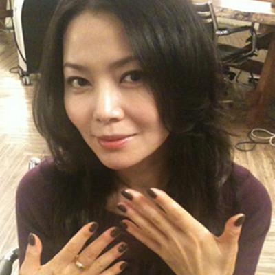 向语洁挺孕肚出席公益活动献爱心 其和老公恩爱惹人羡慕