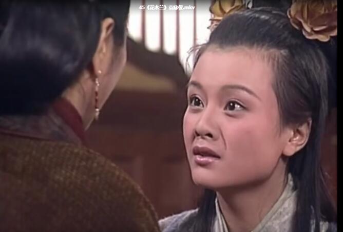 后来在《花木兰》里面饰演庄小倩,也是温柔贤惠的居家好形象,只是那个