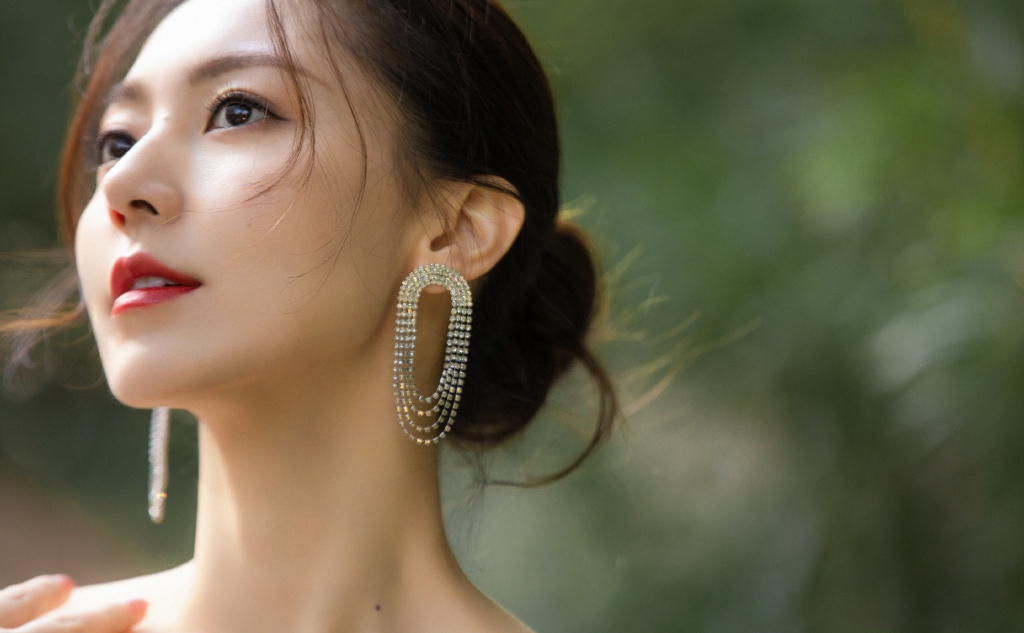����Ө���������������� ���ǲ��Ǽ��еĹɶ�