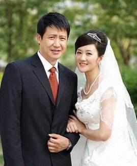 王晓男的第一任丈夫是谁 她和老公张国强是怎么认识的