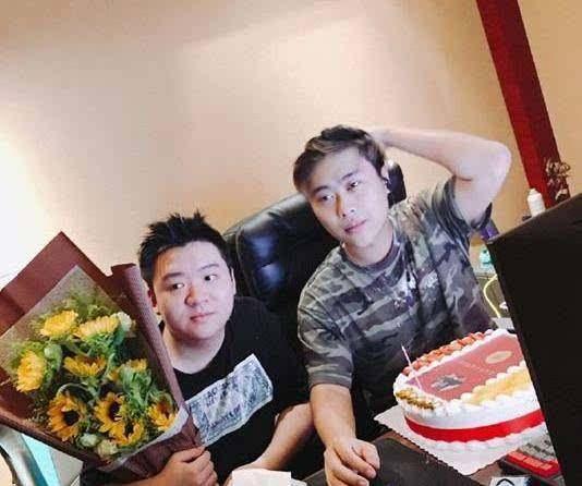 卢本伟和马飞飞怎么认识的 卢本伟和马飞飞同居了吗