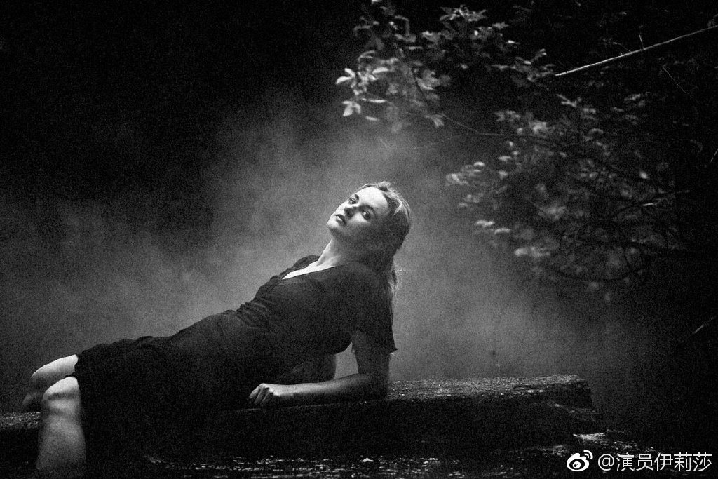 ����ɯ�������ϼ�� һλ�����ڿ�������Ů