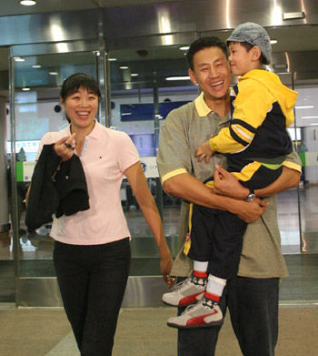 中国男篮李楠老婆戴珉身高照片 李楠现在年薪多少