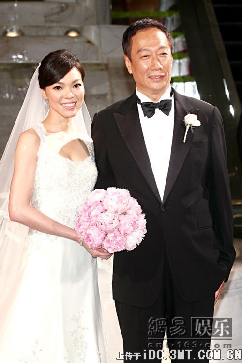 郭台铭为什么娶曾馨莹 曾馨莹的前夫是谁