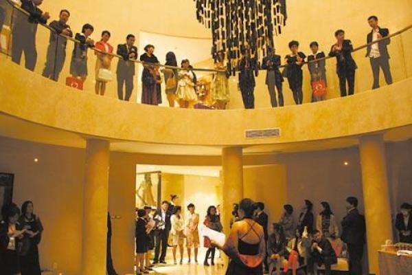 ������͸���������ô�� ��Ӧ�������Լ�������̬