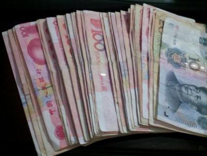 �س�����ί��ǵ�нˮ��Լ����Ǯ �س�����ί���˭�ļ������Ȩ������