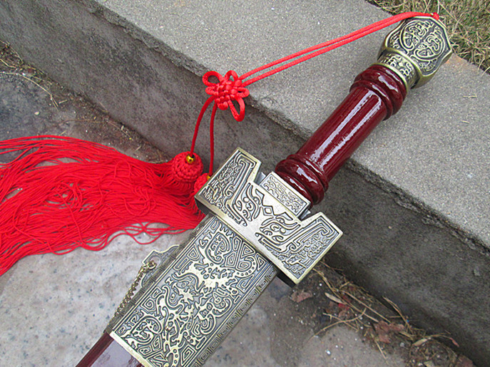 镇宅宝剑摆放位置 是不能放在卧室的